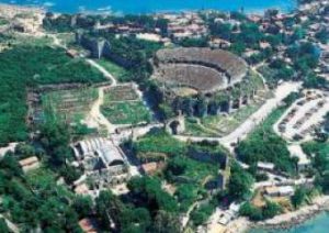 Aspendos Antik Tiyatrosu dünyanın en seçkin konserlerine ev sahipliği yaptı.