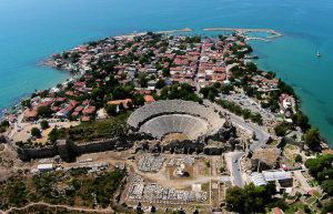 Side Antik Şehri ve amfitiyatrosu Yan