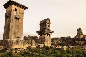Xanthos Antik Kenti anıt mezarları korunmayı bekliyor.
