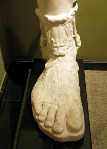 2007 yılında Sagalassos'ta bulunan Hadrian heykelinin sandallı ayağının alt kısmı Burdur Müzesi. (Lower part of a leg and foot with sandal of the over life-size statue of Hadrian found at Sagalassos in 2007, Burdur Museum)