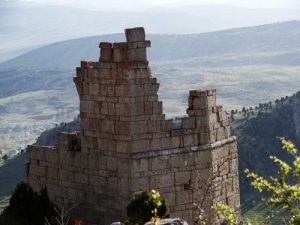 İsauria Antik Kenti'nin kesme taşları, UNESCO'ya girmeli . Mimari açıdan bu eşsiz taş işçiliği günümüz mimarisine de ışık tutuyor.