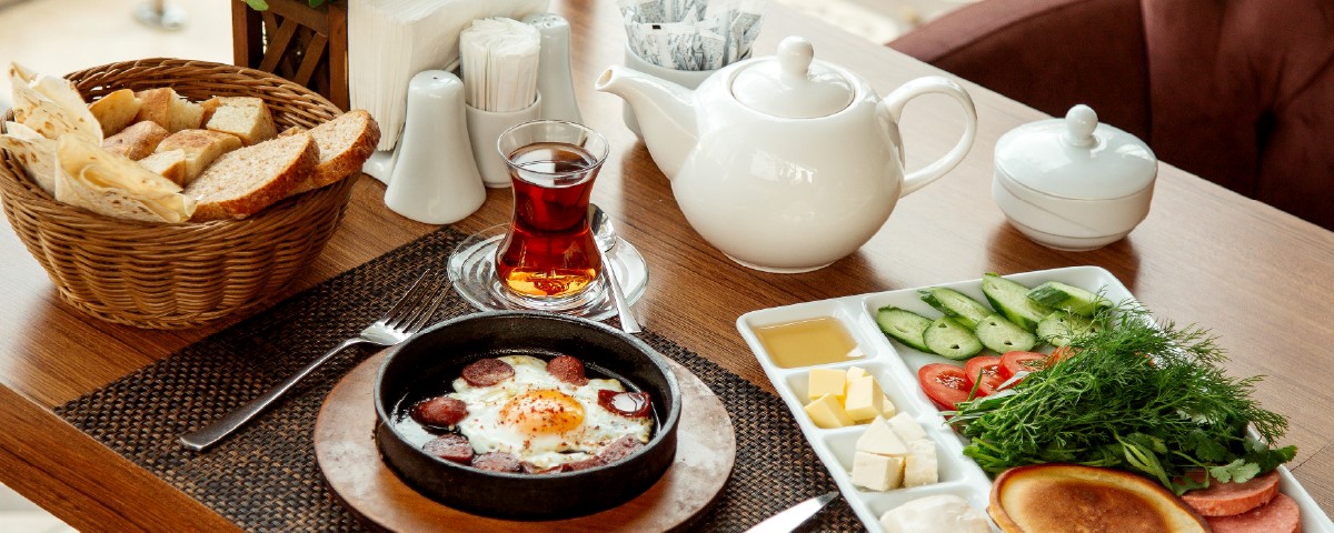 Antalya’da Türk Mutfağı: Yabancı Turistler İçin Kapsamlı Bir Rehber