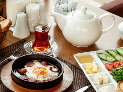 Antalya’da Türk Mutfağı: Yabancı Turistler İçin Kapsamlı Bir Rehber