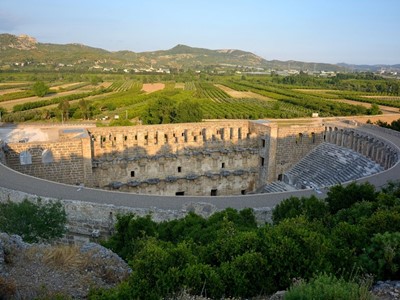 Aspendos Antik Kenti’nin Tüm Zenginliklerini Roma Valileri Soyup Roma’ya Götürdü