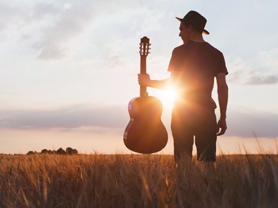 Gitarın Tarihi Anadolu Topraklarında Başlar