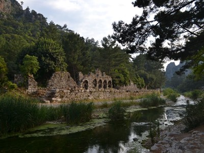 Korsan Zeniketes’in Ömrü Boyunca Yağmaladığı Tüm Hazinelerini ve Olympos Heykellerini Romalı Komutan Puplius Servilius Roma’ya Götürdü