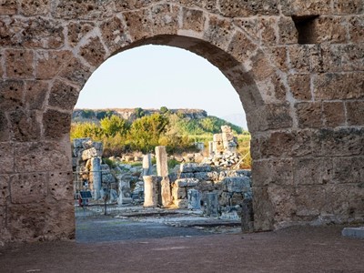 Perge-Aspendos-Side- Ksantos Antik Kentleri Roma ya da Yunan Kentleri Değildir